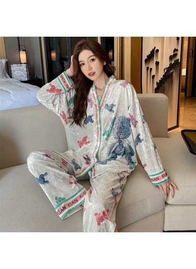 Autumn and Winter Women's Sleepwear, Golden Velvet Long Sleeve Bear Printed Turn-down Collar Diamond Velvet Loose Home Wear Set