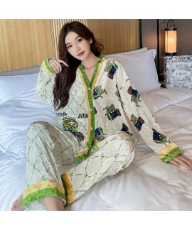 Autumn and Winter Women's Sleepwear, Golden Velvet Long Sleeve Bear Printed Turn-down Collar Diamond Velvet Loose Home Wear Set